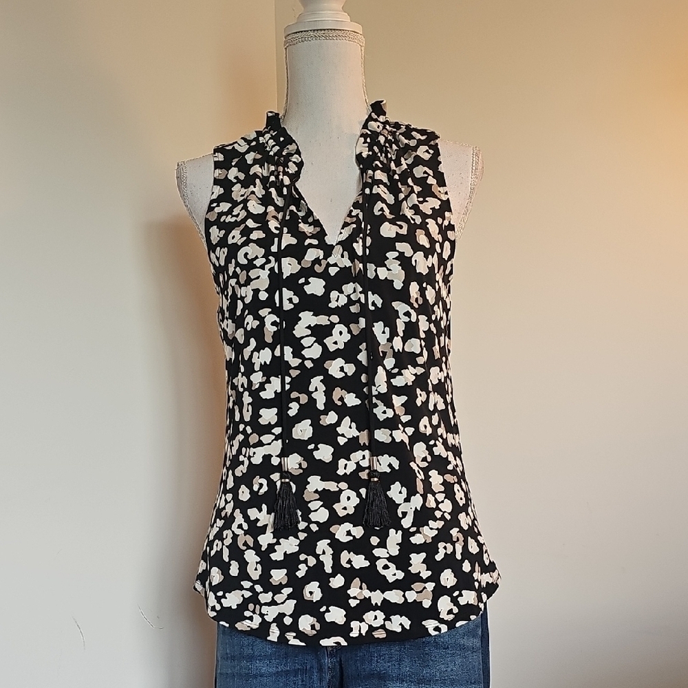 White House Black Market Black and Cream Floral Blouse